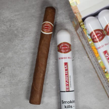 Romeo y Julieta No.1 premium Cuban cigar handcrafted with aged tobacco leaves, offering a smooth draw, rich aroma, and a refined classic smoking experience.